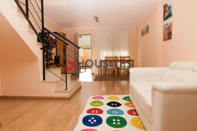 Foto 2 de Casa adossada en venda a calle La Senia de 3 habitacions amb terrassa i piscina