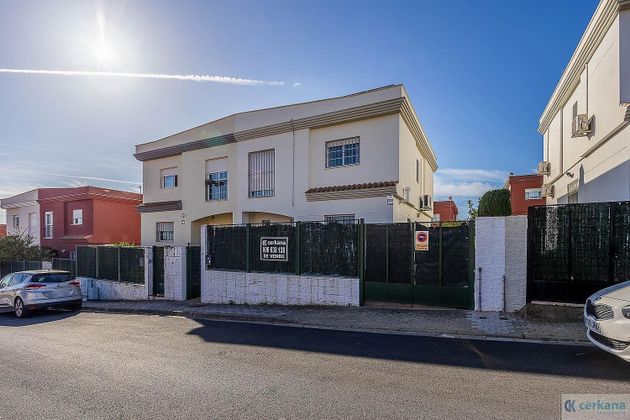 Foto 2 de Venta de casa en calle Antonio Ruiz Espartaco Padre de 4 habitaciones con terraza y piscina
