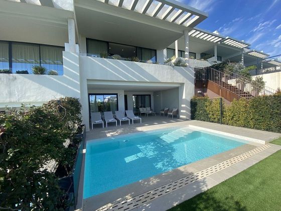 Foto 2 de Venta de casa adosada en Cabo Pino - Reserva de Marbella de 3 habitaciones con terraza y piscina