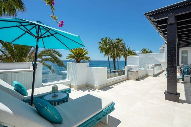 Foto 1 de Àtic en venda a Lomas de Marbella Club - Puente Romano de 6 habitacions amb terrassa i piscina