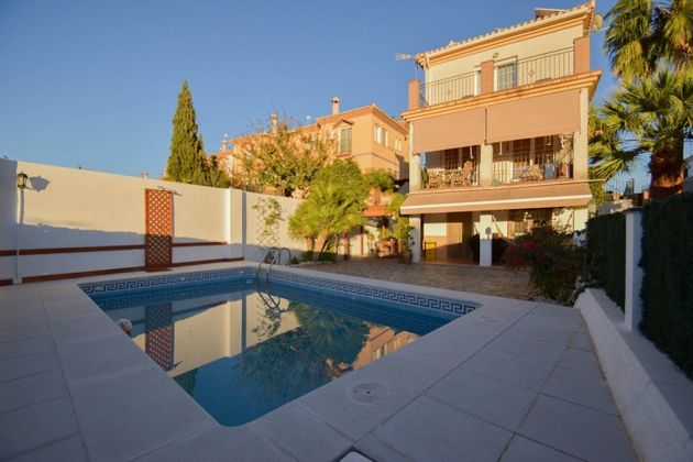 Foto 1 de Xalet en venda a Alhendín de 4 habitacions amb terrassa i piscina