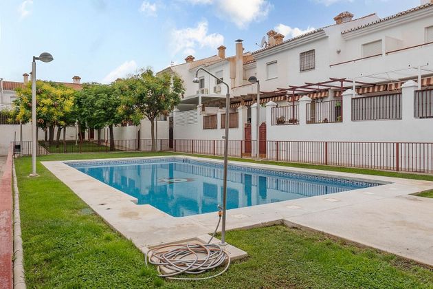 Foto 1 de Xalet en venda a Alhendín de 4 habitacions amb terrassa i piscina