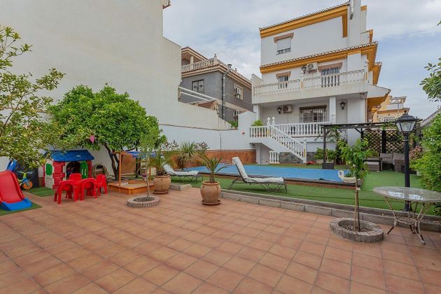 Foto 1 de Chalet en venta en Maracena de 4 habitaciones con piscina y jardín