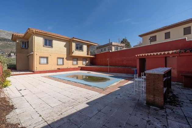 Foto 1 de Chalet en venta en Alfacar de 7 habitaciones con terraza y piscina