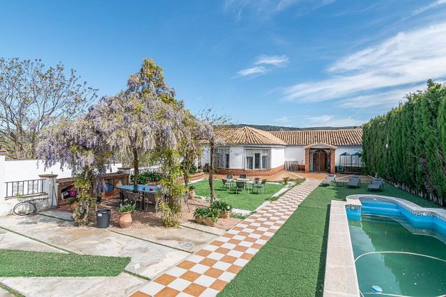 Foto 2 de Chalet en venta en Huétor Vega de 3 habitaciones con terraza y piscina