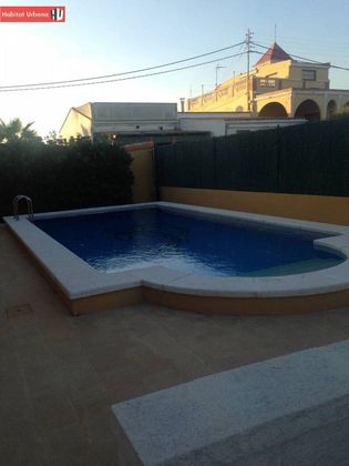 Foto 2 de Chalet en venta en Playa de Almazora-Ben Afeli de 3 habitaciones con terraza y piscina