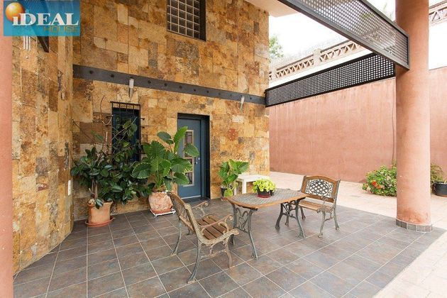 Foto 1 de Xalet en venda a Cenes de la Vega de 4 habitacions amb terrassa i jardí