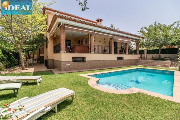 Foto 1 de Chalet en venta en Ogíjares de 5 habitaciones con terraza y piscina
