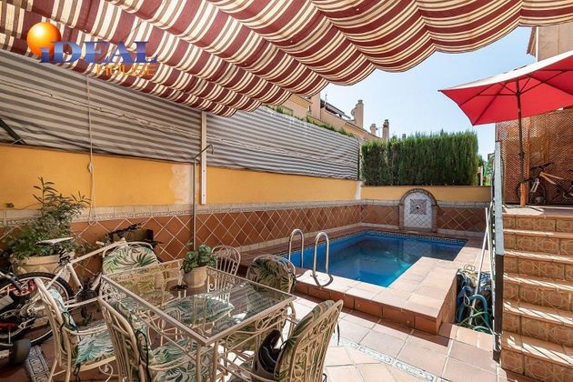 Foto 2 de Venta de chalet en Cerrillo de Maracena - Periodistas de 6 habitaciones con terraza y piscina