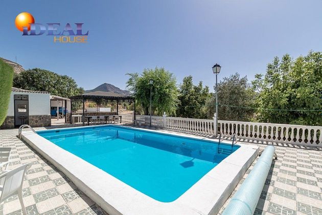 Foto 1 de Casa en venta en Huétor de Santillán de 4 habitaciones con piscina y garaje