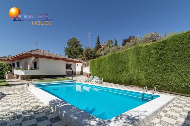 Foto 2 de Casa en venda a Huétor de Santillán de 4 habitacions amb piscina i garatge