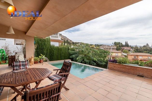 Foto 2 de Casa en venda a Alfacar de 4 habitacions amb terrassa i piscina