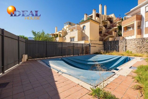 Foto 1 de Venta de piso en Cenes de la Vega de 2 habitaciones con terraza y piscina