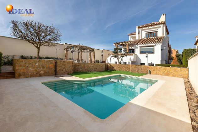 Foto 2 de Xalet en venda a Otura de 7 habitacions amb terrassa i piscina