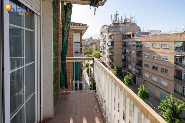 Foto 1 de Pis en venda a Barrio de Zaidín de 3 habitacions amb terrassa i garatge