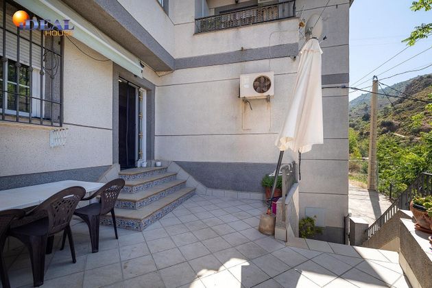 Foto 2 de Casa en venda a Cogollos de la Vega de 6 habitacions amb jardí i balcó
