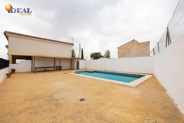Foto 2 de Casa adossada en venda a Ventas de Huelma de 3 habitacions amb piscina i balcó