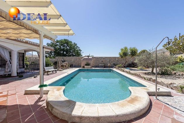 Foto 1 de Xalet en venda a Pinos Puente de 7 habitacions amb terrassa i piscina