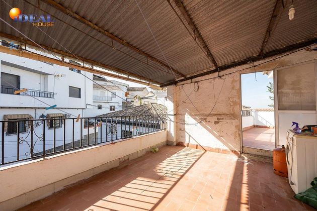 Foto 2 de Venta de casa en Cogollos de la Vega de 6 habitaciones con terraza y balcón