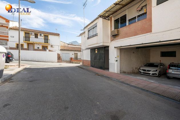 Foto 1 de Xalet en venda a Pinos Puente de 4 habitacions amb terrassa i garatge