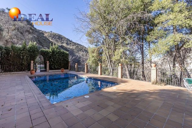 Foto 1 de Xalet en venda a Barrio de la Vega de 10 habitacions amb piscina i jardí