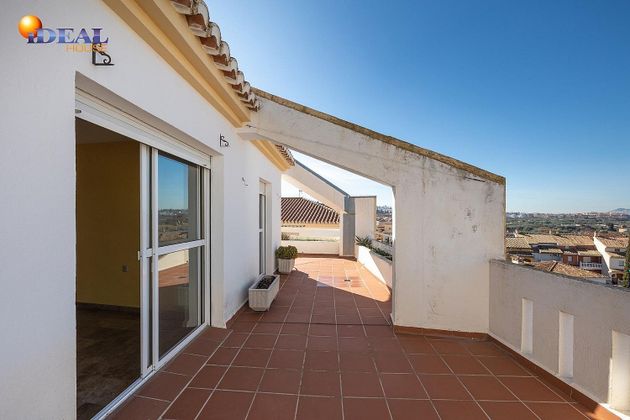 Foto 1 de Venta de ático en Zubia (La) de 3 habitaciones con terraza y piscina