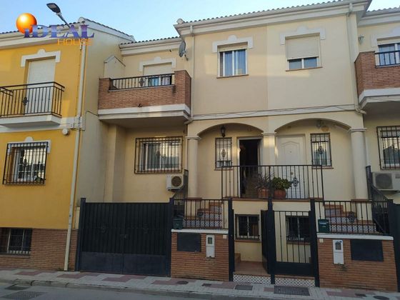 Foto 1 de Casa en lloguer a Maracena de 3 habitacions amb terrassa i mobles