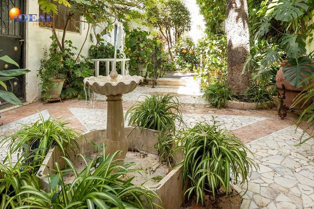 Foto 1 de Casa en venda a calle Del Rio de 8 habitacions amb terrassa i jardí