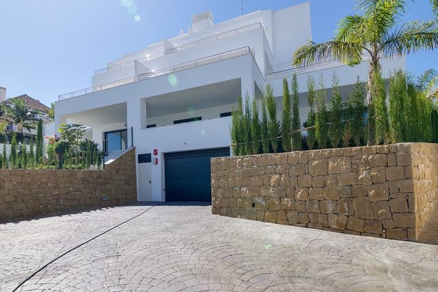 Foto 1 de Dúplex en lloguer a Lomas de Marbella Club - Puente Romano de 3 habitacions amb terrassa i piscina