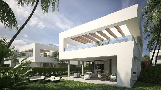 Foto 1 de Chalet en venta en Nueva Alcántara de 4 habitaciones con terraza y piscina