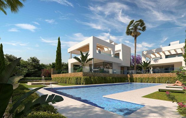 Foto 2 de Chalet en venta en Nueva Alcántara de 4 habitaciones con terraza y piscina