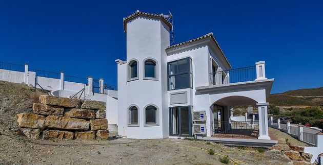 Foto 2 de Chalet en venta en Nueva Andalucía centro de 3 habitaciones con terraza y piscina