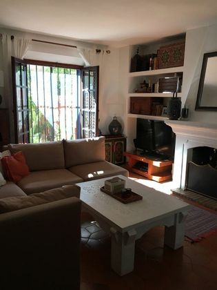 Foto 2 de Casa adossada en venda a Nueva Andalucía centro de 2 habitacions amb terrassa i piscina