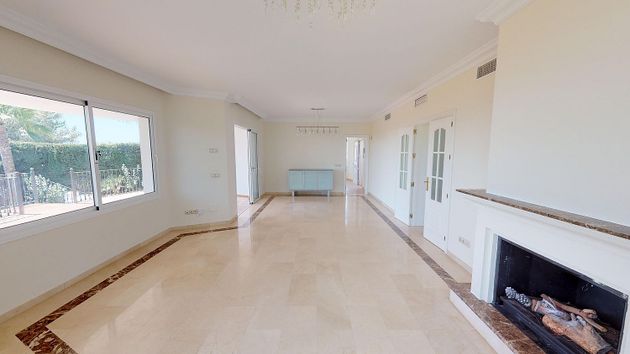 Foto 2 de Alquiler de chalet en Benahavís de 5 habitaciones con terraza y piscina