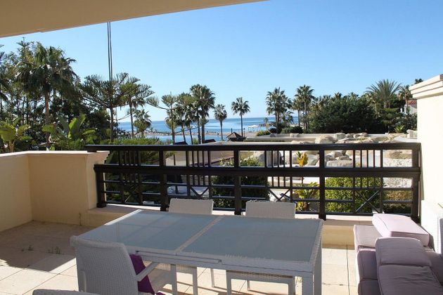Foto 1 de Dúplex en lloguer a Puerto Banús de 3 habitacions amb terrassa i piscina