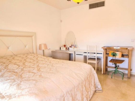 Foto 2 de Àtic en lloguer a Guadalmina de 3 habitacions amb terrassa i piscina