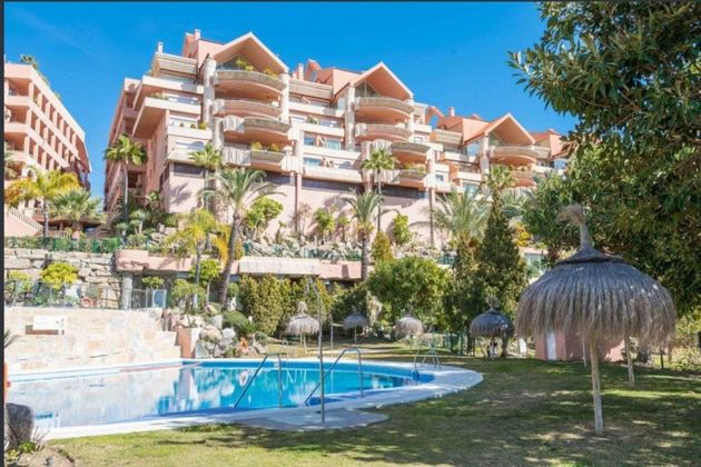 Foto 1 de Àtic en lloguer a Los Naranjos - Las Brisas de 3 habitacions amb terrassa i piscina