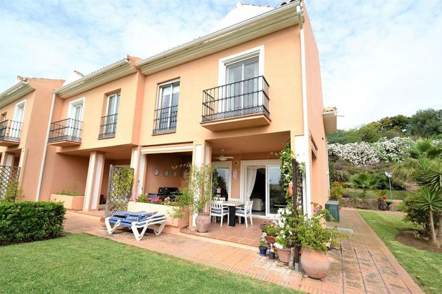 Foto 1 de Casa adossada en venda a Benahavís de 3 habitacions amb terrassa i piscina