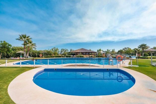 Foto 2 de Pis en venda a Benahavís de 2 habitacions amb terrassa i piscina