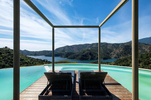 Foto 1 de Venta de chalet en Istán de 5 habitaciones con terraza y piscina