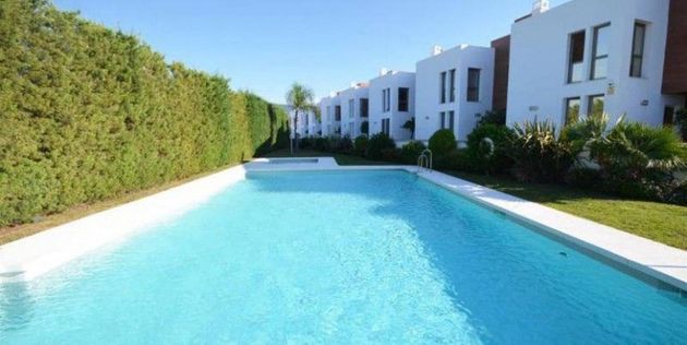 Foto 2 de Casa adossada en venda a Benahavís de 3 habitacions amb terrassa i piscina