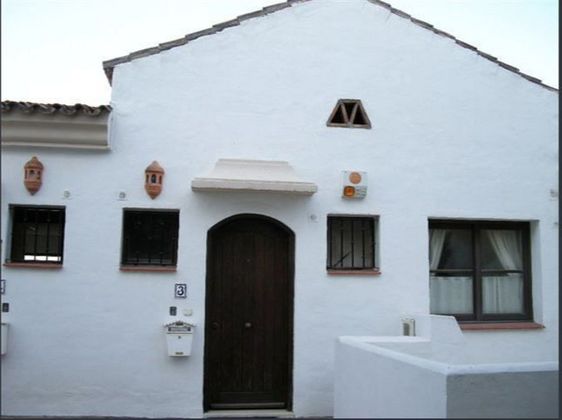 Foto 1 de Casa adossada en venda a Benahavís de 2 habitacions amb terrassa i piscina
