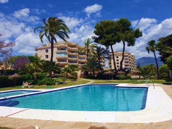 Foto 1 de Pis en venda a Paraíso - Atalaya- Benamara de 2 habitacions amb terrassa i piscina