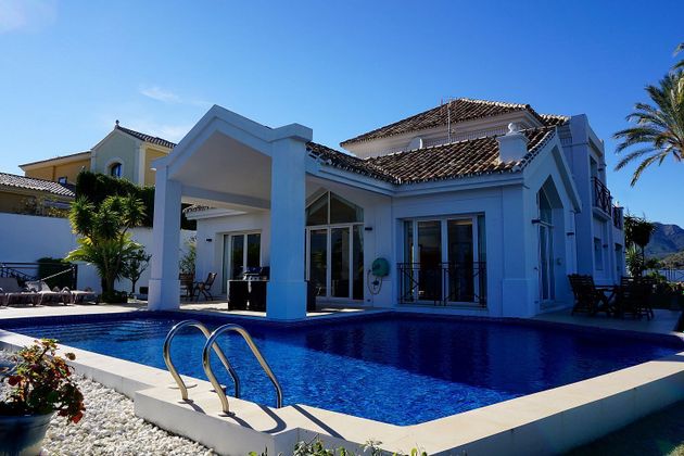 Foto 1 de Venta de chalet en Benahavís de 4 habitaciones con terraza y piscina
