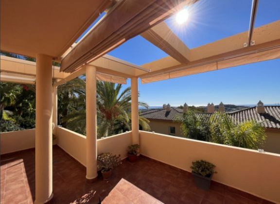 Foto 2 de Venta de piso en Los Naranjos - Las Brisas de 3 habitaciones con terraza y piscina