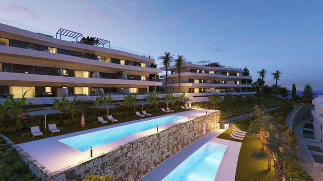 Foto 1 de Venta de piso en Estepona Oeste - Valle Romano - Bahía Dorada de 3 habitaciones con terraza y piscina