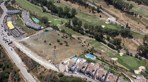 Foto 2 de Venta de chalet en Estepona Oeste - Valle Romano - Bahía Dorada de 3 habitaciones con terraza y piscina