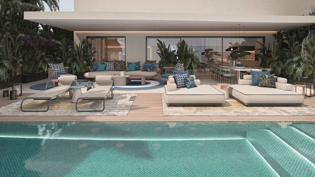 Foto 2 de Dúplex en venta en Elviria de 3 habitaciones con terraza y piscina