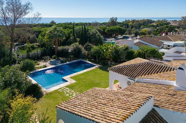 Foto 2 de Venta de chalet en Cabo Pino - Reserva de Marbella de 3 habitaciones con terraza y piscina