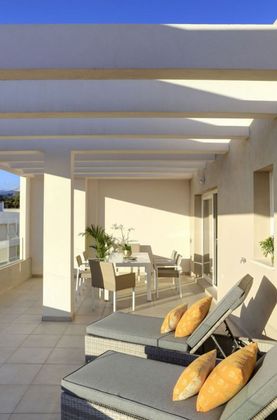 Foto 1 de Venta de piso en avenida Miguel de Cervantes de 3 habitaciones con terraza y piscina